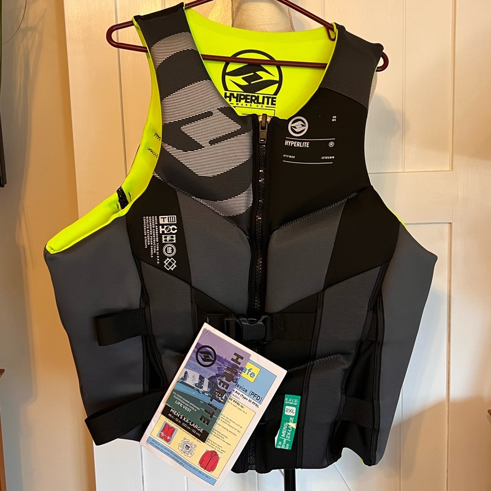 Men’s HyperLite Life Vest NWT